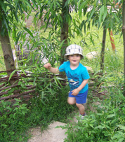 Spielh&uuml;gel im Sommer 2009